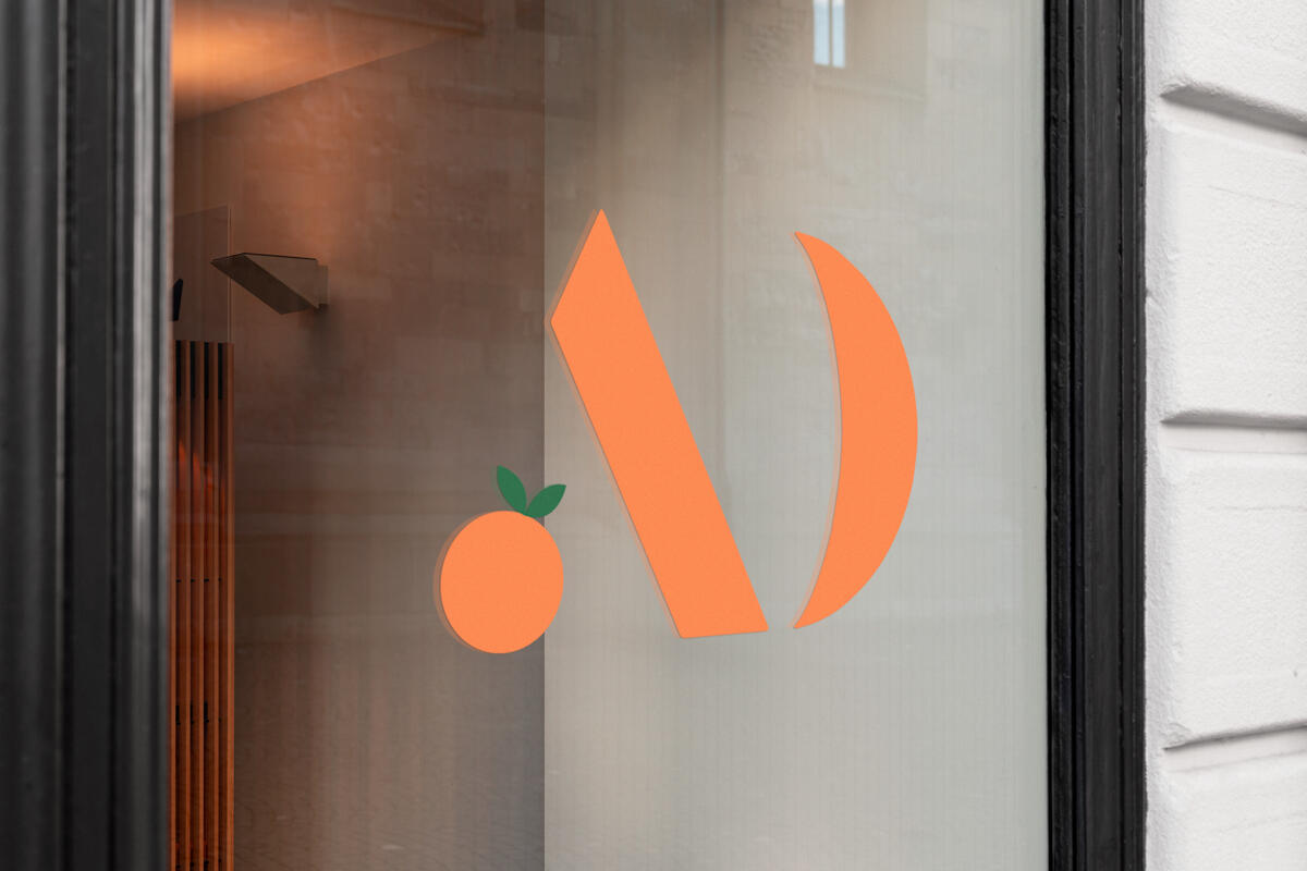 Muestra de portafolio de diseño gráfico profesional. Proyectos de branding, diseño editorial, publicidad estratégica e inteligencia artificial aplicados a identidad visual y comunicación de marcas.